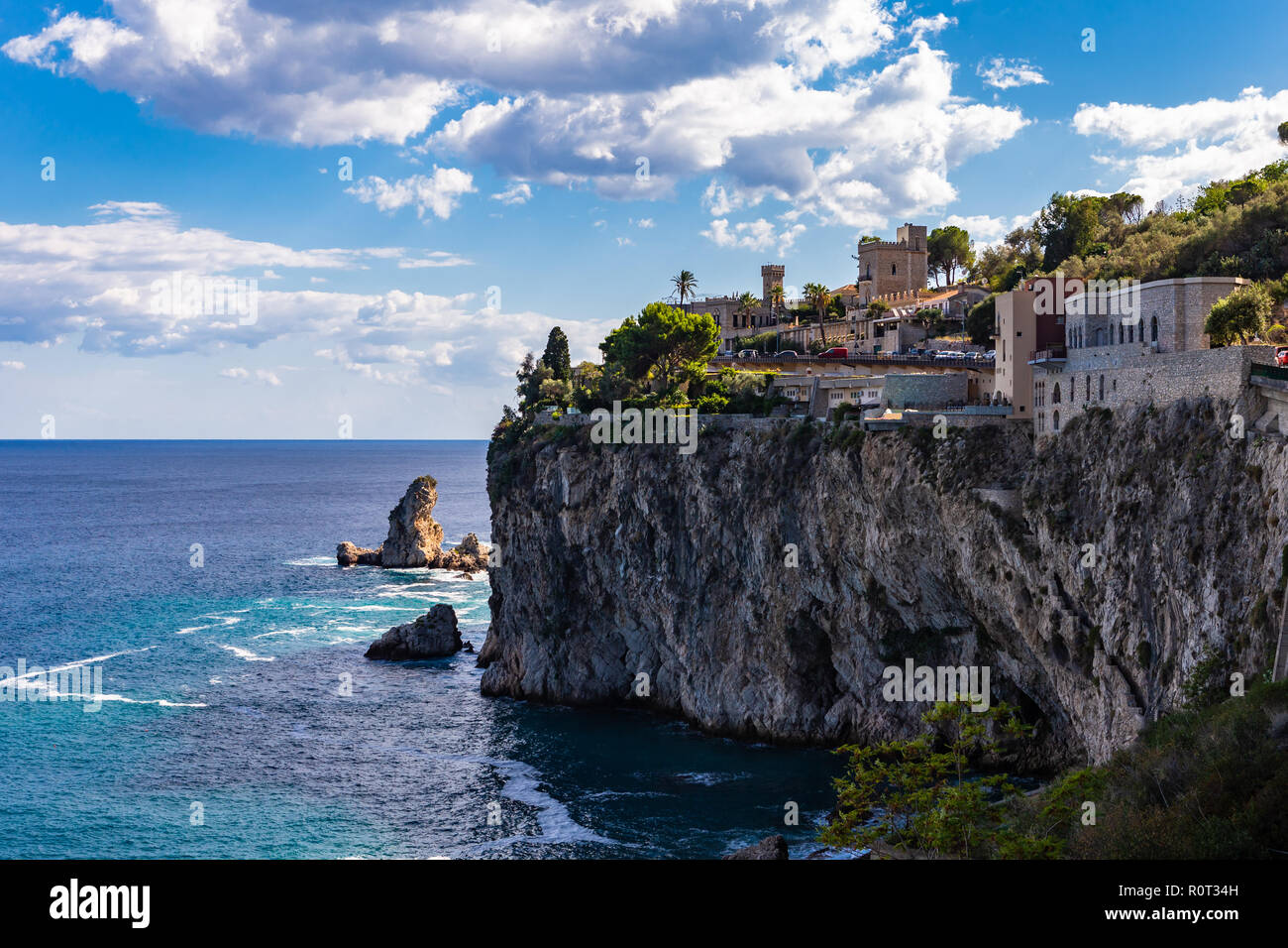 Bellissima spiaggia di Isola Bella a Taormina, Sicilia, Italia. Foto Stock