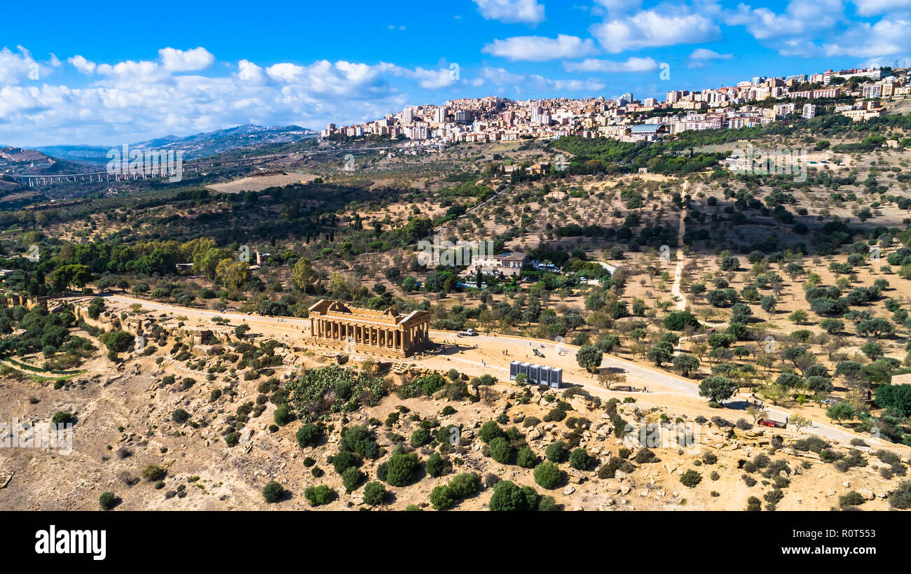 La Valle dei Templi. Un sito archeologico di Agrigento (Greco antico Akragas), Sicilia. Foto Stock