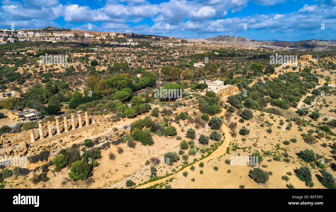 La Valle dei Templi. Un sito archeologico di Agrigento (Greco antico Akragas), Sicilia. Foto Stock