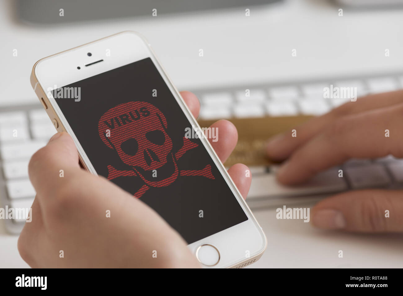 Hackerangriff auf Smartphone Foto Stock