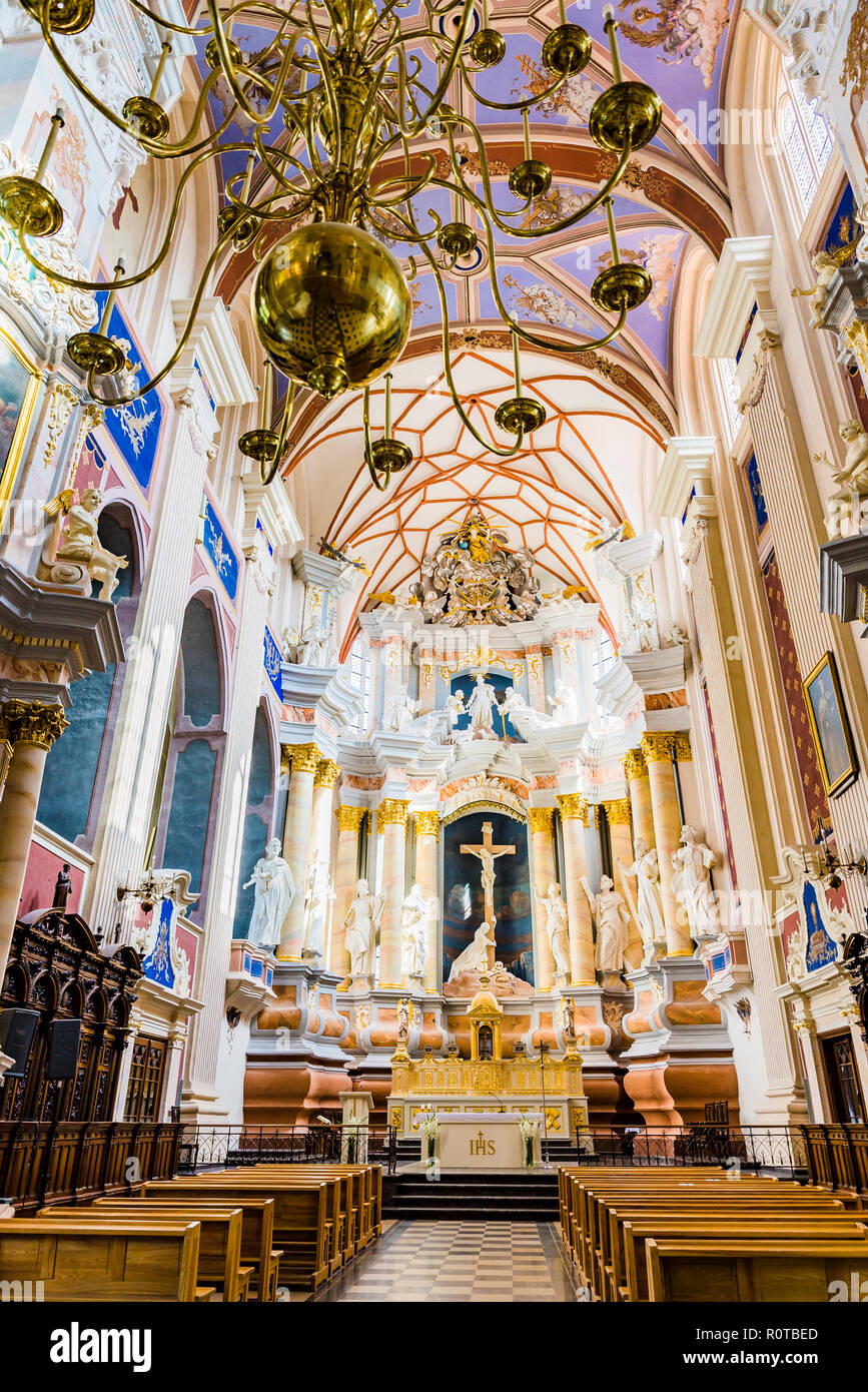 Interno Cattedrale Basilica degli Apostoli San Pietro e San Paolo. Kaunas, Contea di Kaunas, Lituania, paesi baltici, Europa. Foto Stock