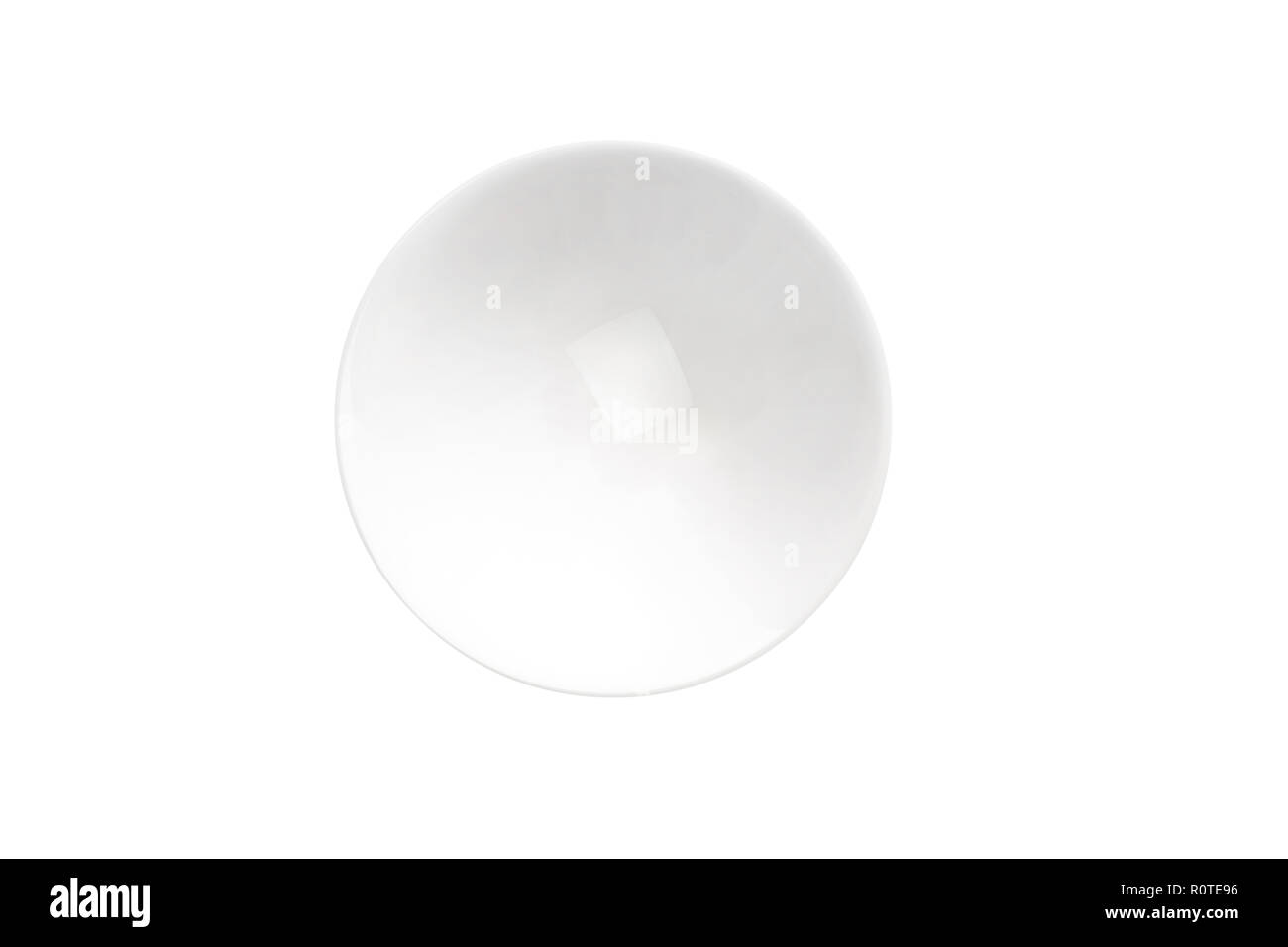 In cristallo trasparente sfera con sfondo bianco , vicino. Foto Stock