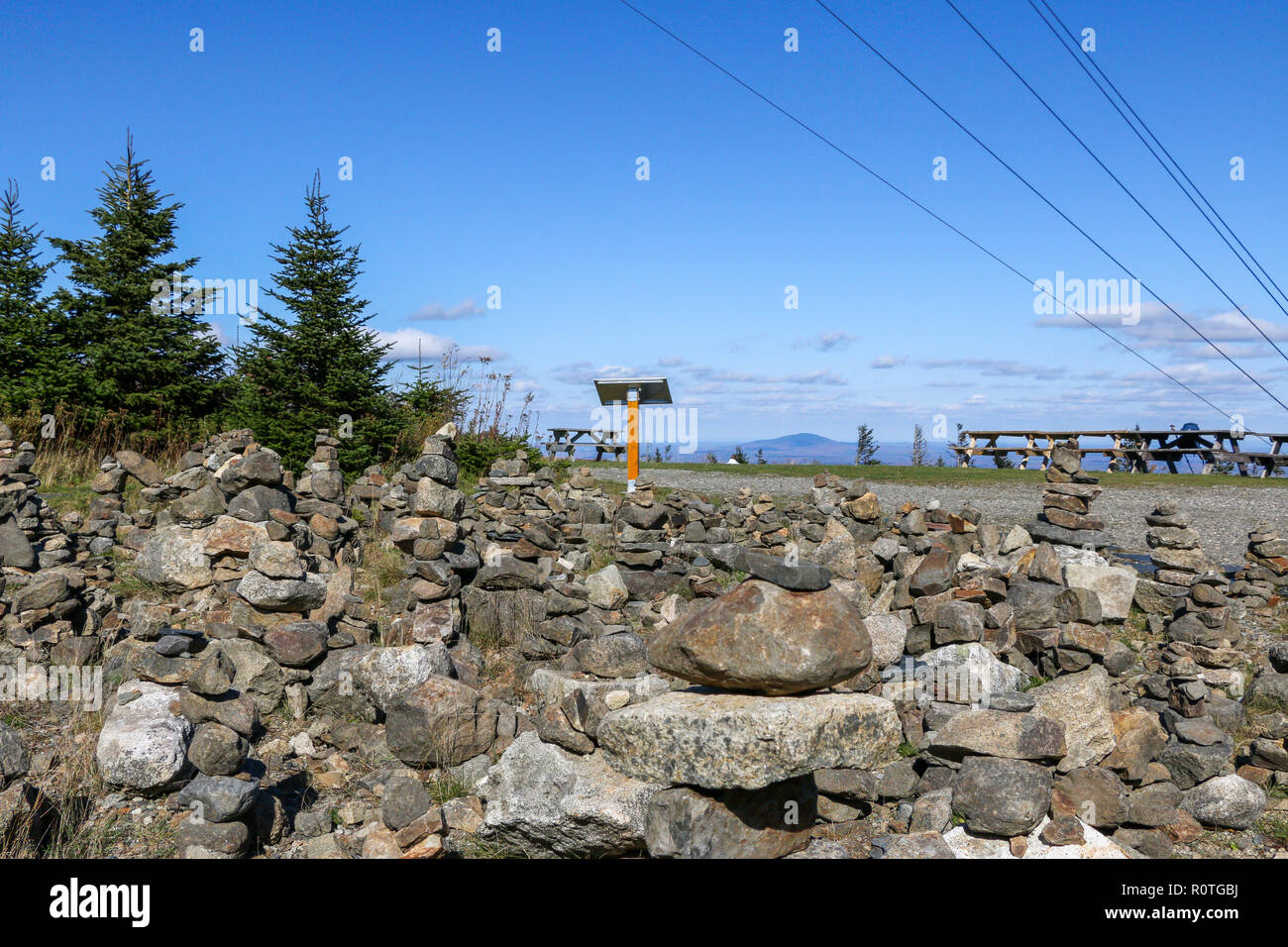 Fantastico statue in pietra nella parte superiore di San Giuseppe Mont a Mont Megantic National Park , Quebec, Canada Foto Stock