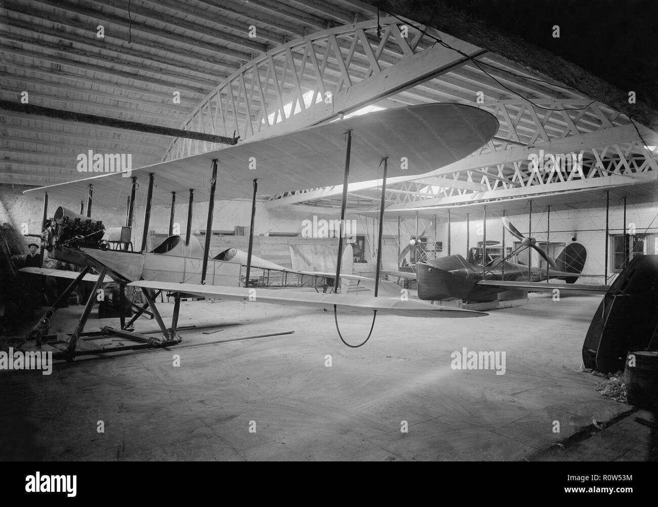 Saunder's aeroplani in hangar, East Cowes, 1914. Creatore: Kirk & Figli di Cowes. Foto Stock