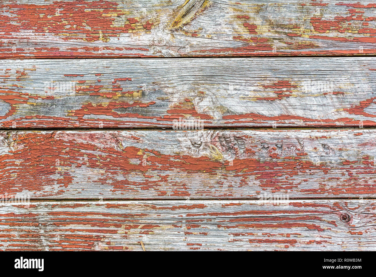 Texture in legno, sfondo legno, rosso sfald vernice, vernice peel e crepe Foto Stock