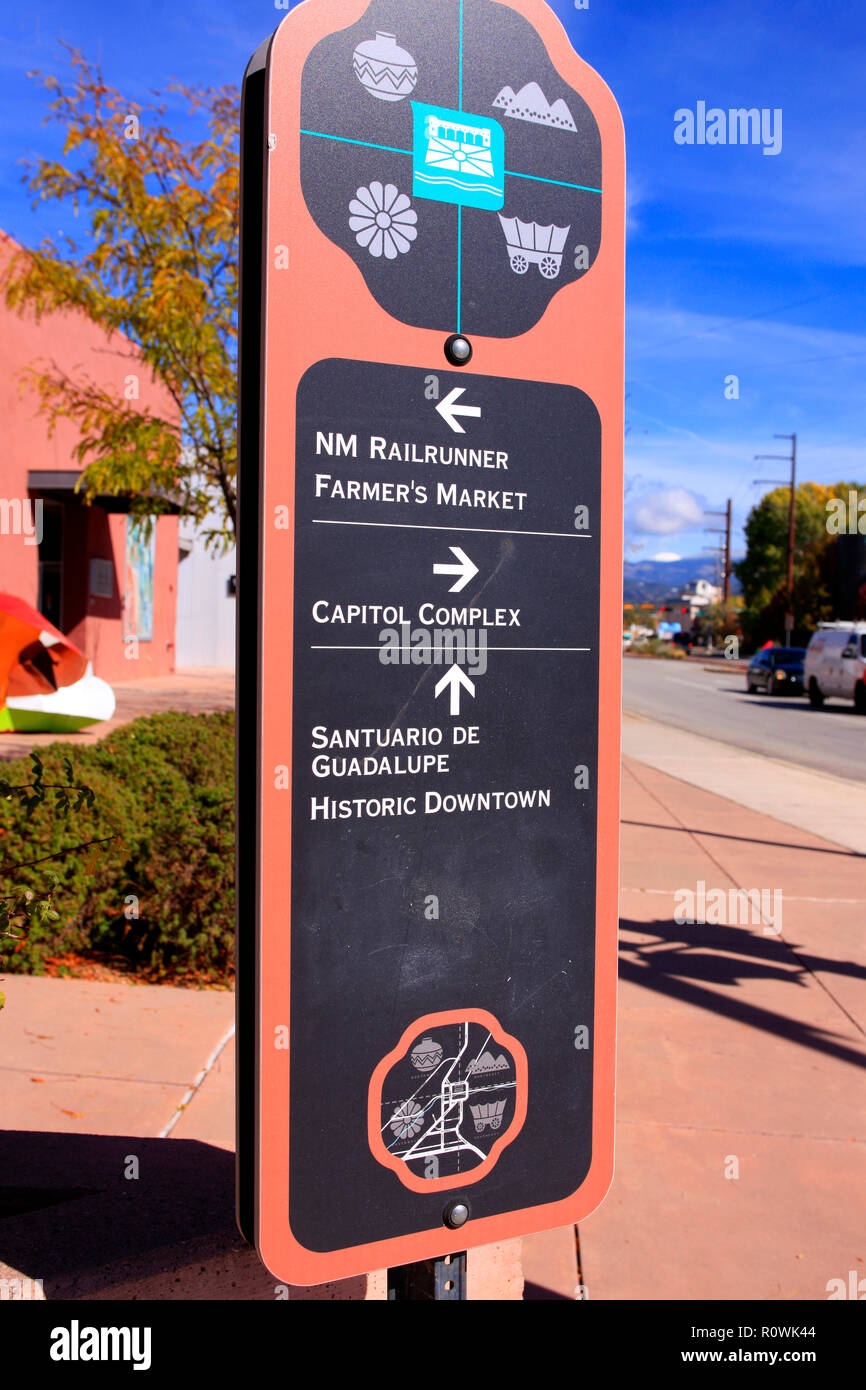 Informazioni turistiche segno nel Railyard quartiere delle Arti di Santa Fe, New Mexico USA Foto Stock