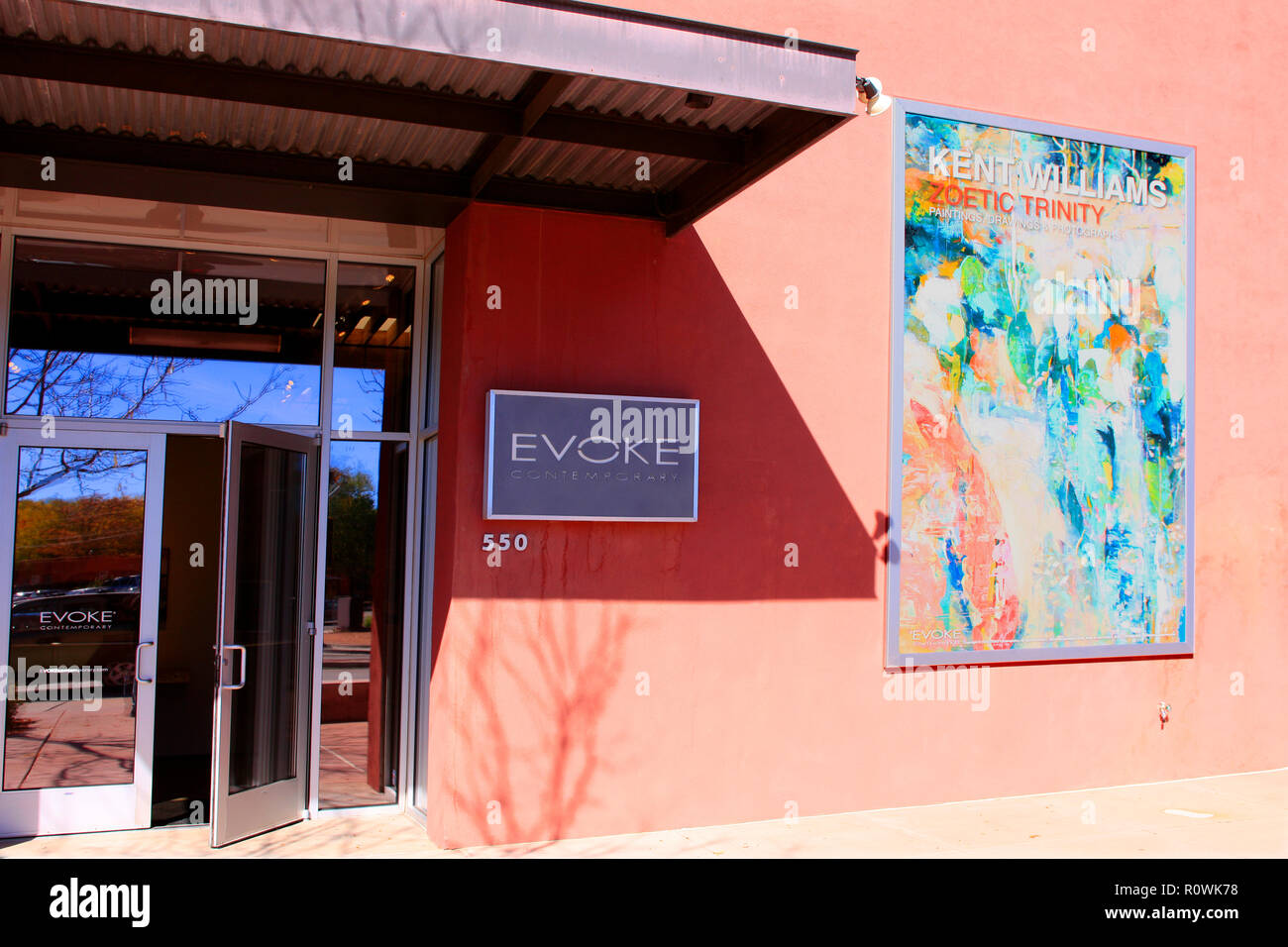 Evocano la galleria d'arte edificio nel railyard art district di Santa Fe, New Mexico Foto Stock