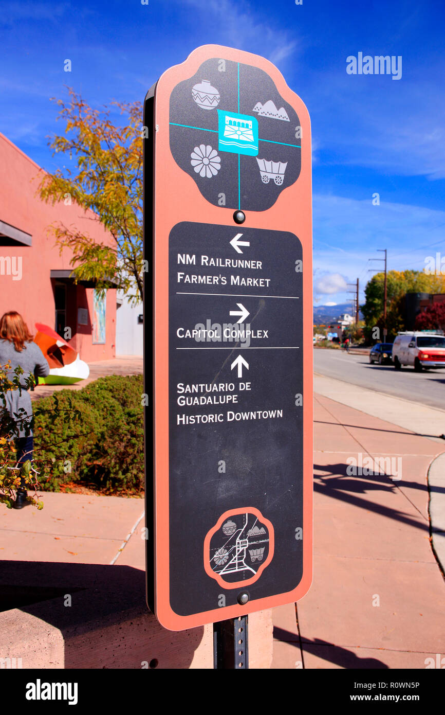 Informazioni turistiche segno nel Railyard quartiere delle Arti di Santa Fe, New Mexico USA Foto Stock