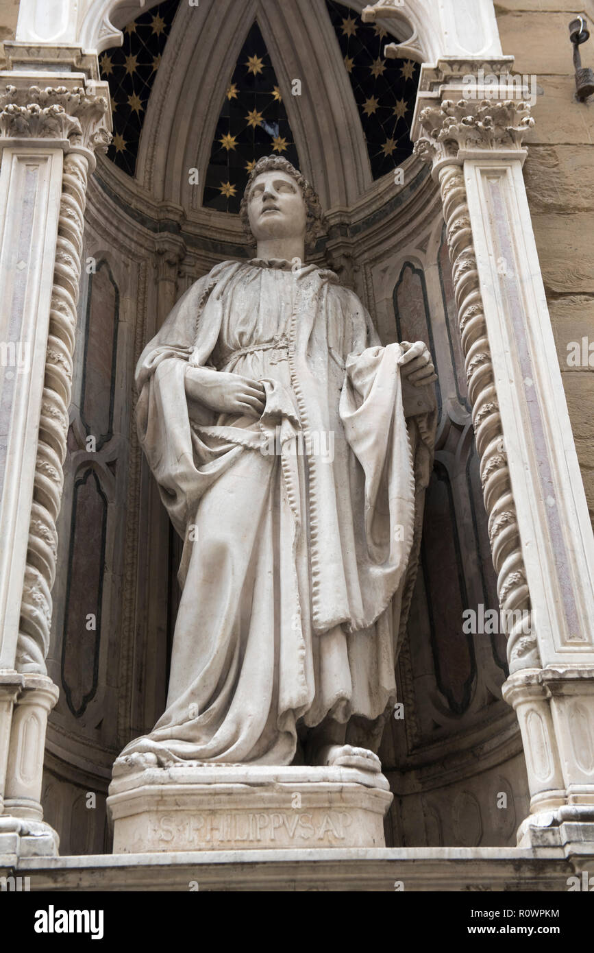Statua di San Filippo al di fuori della Chiesa di Orsanmichele e Museo di Firenze, Italia Europa Foto Stock