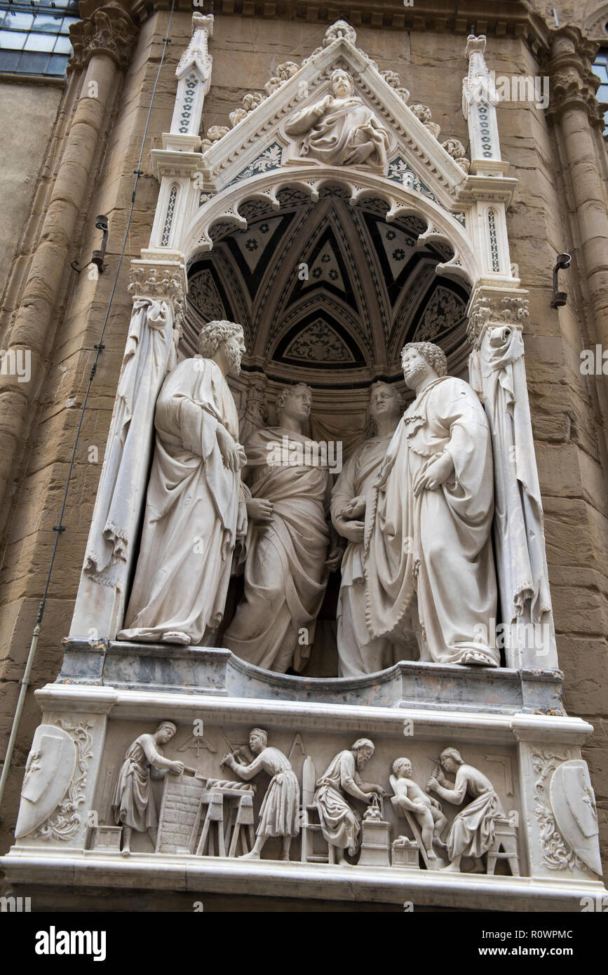 Statua di Santi Quattro Coronati al di fuori della Chiesa di Orsanmichele e Museo di Firenze, Italia Europa Foto Stock