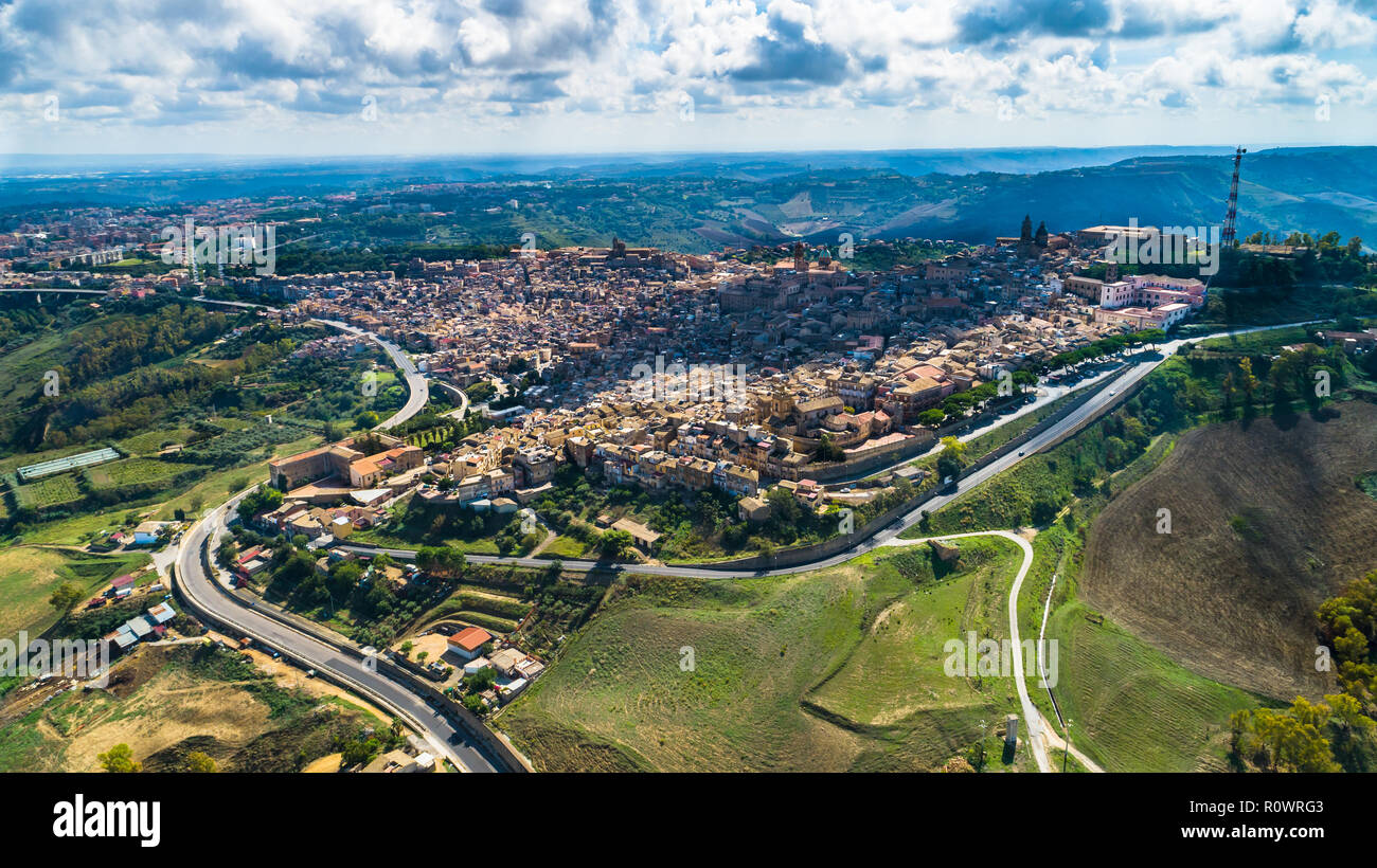 Antenna. Caltagirone è una città e comune della città metropolitana di Catania, sull'isola di Sicilia, Italia meridionale. Foto Stock