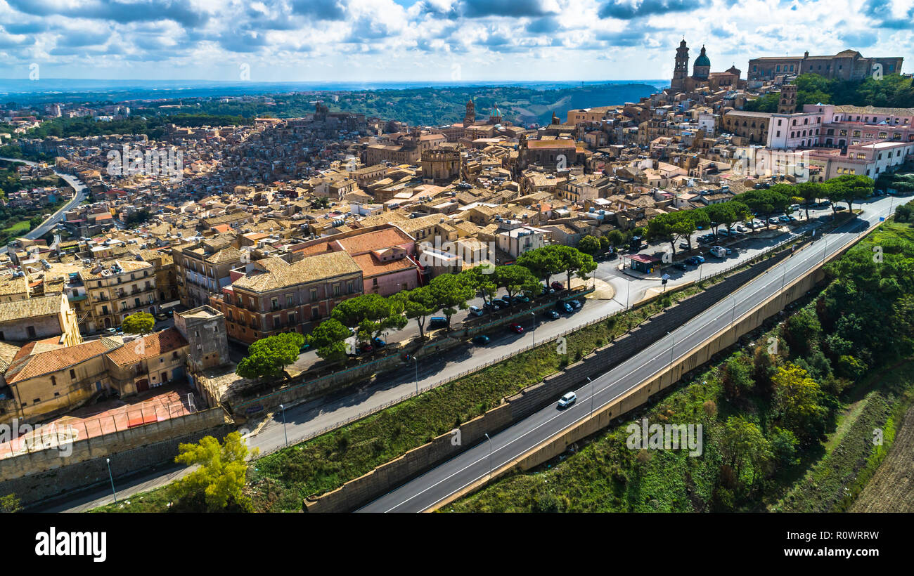 Antenna. Caltagirone è una città e comune della città metropolitana di Catania, sull'isola di Sicilia, Italia meridionale. Foto Stock