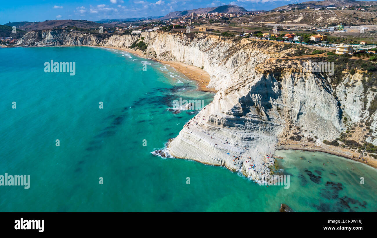 Antenna. La Scala dei Turchi. Una scogliera rocciosa sulla costa di Realmonte, vicino a Porto Empedocle, sud della Sicilia, Italia. Foto Stock