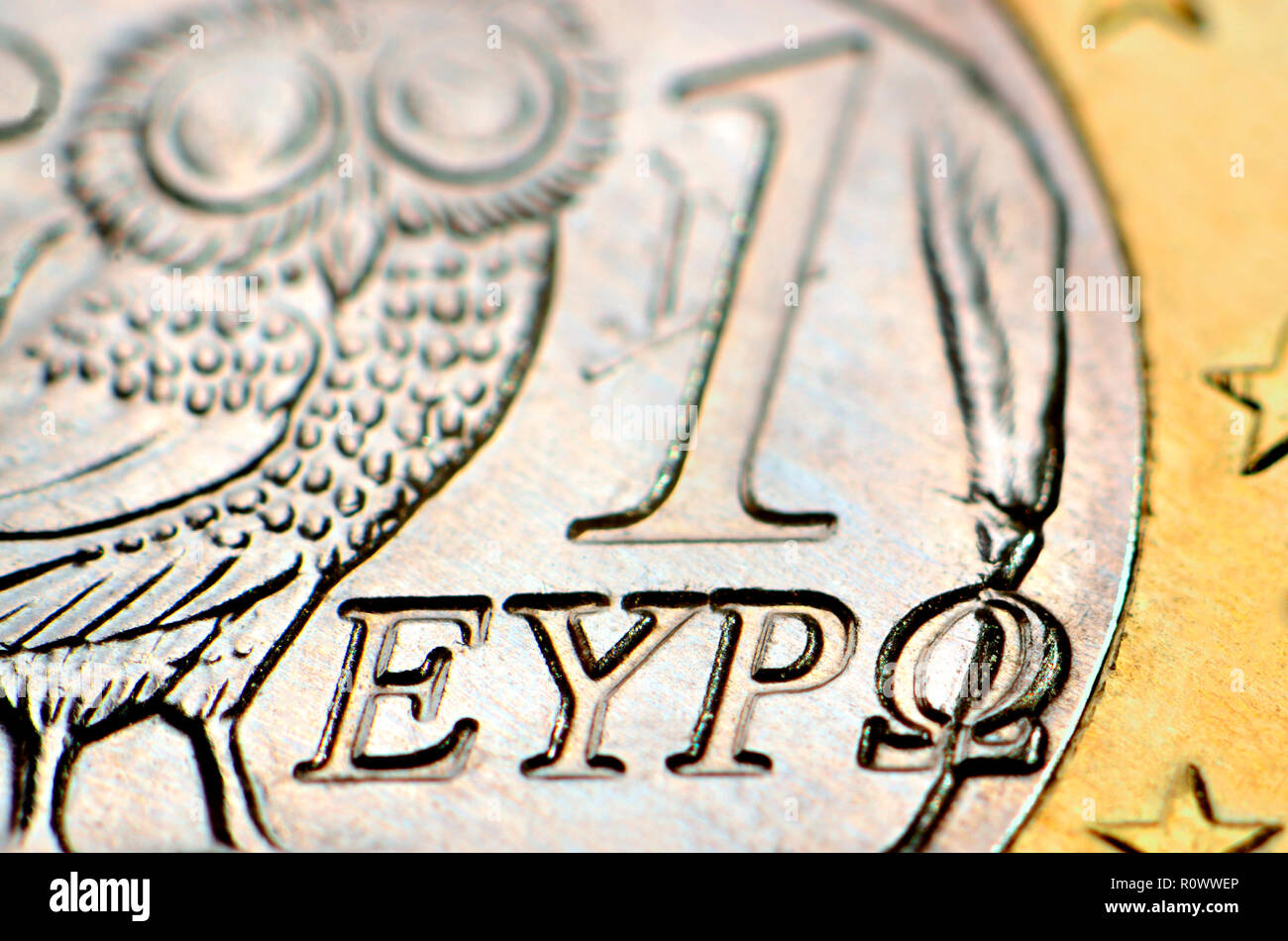 Greco 1 Euro moneta su un 10 Euro nota Foto Stock