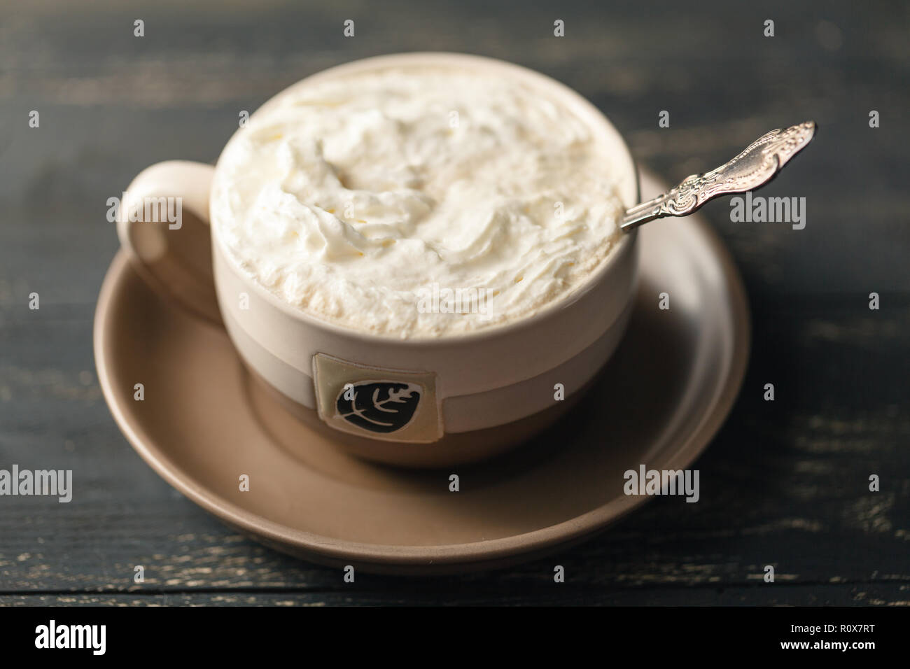 Il frappuccino caffè, tazza di caffè con panna, Italiano deliziosa bevanda Foto Stock