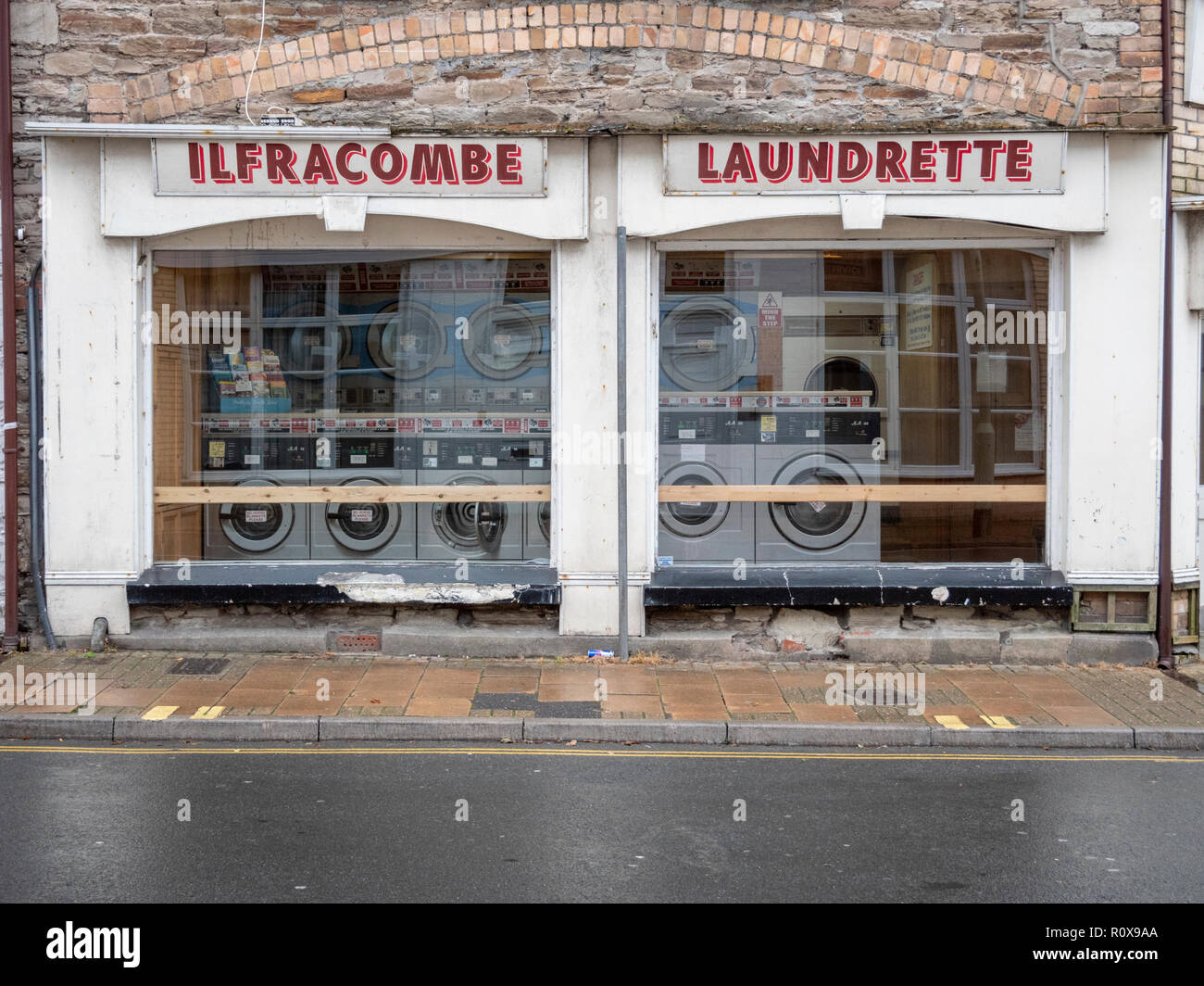 L'Ilfracombe lavanderia a gettone sul grigio di una giornata autunnale in Ilfracombe Devon UK. Fuori stagione. Foto Stock