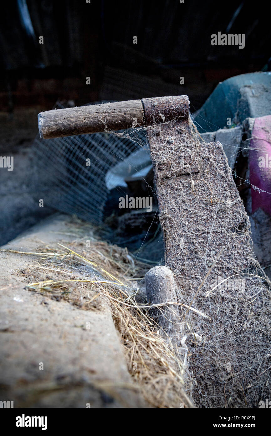 Antique, lama, falegname, falegnameria, edilizia, rame, tagliate, taglio, attrezzature, sega a mano, maniglia, orizzontale, industria, metallo, vecchio, Foto Stock