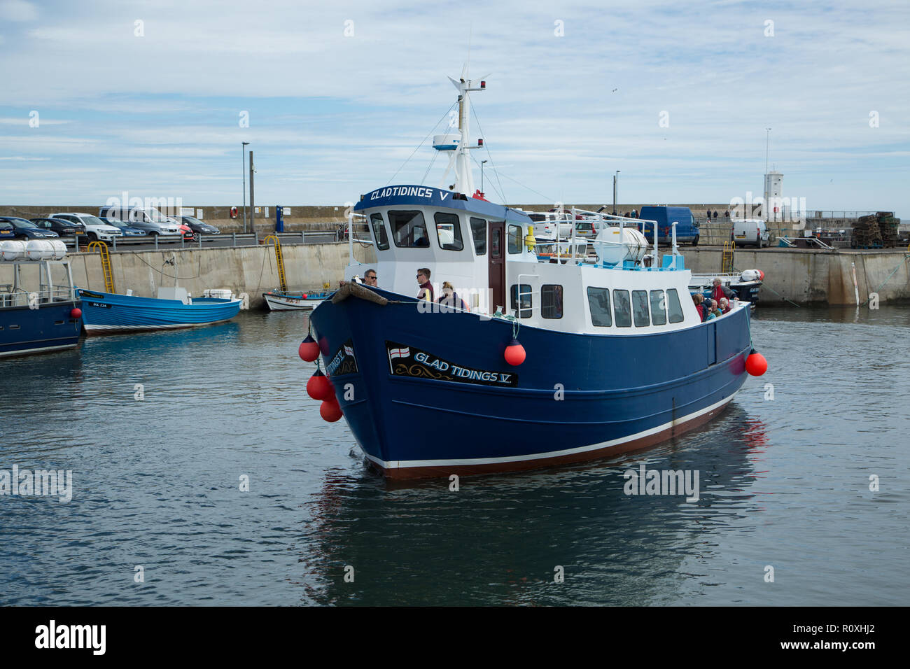 Il lieto annunzio crociera in barca per le isole farne proveniente in attraccare in porto Seahouses Seahouses, villaggio, Northumberland, Regno Unito Foto Stock