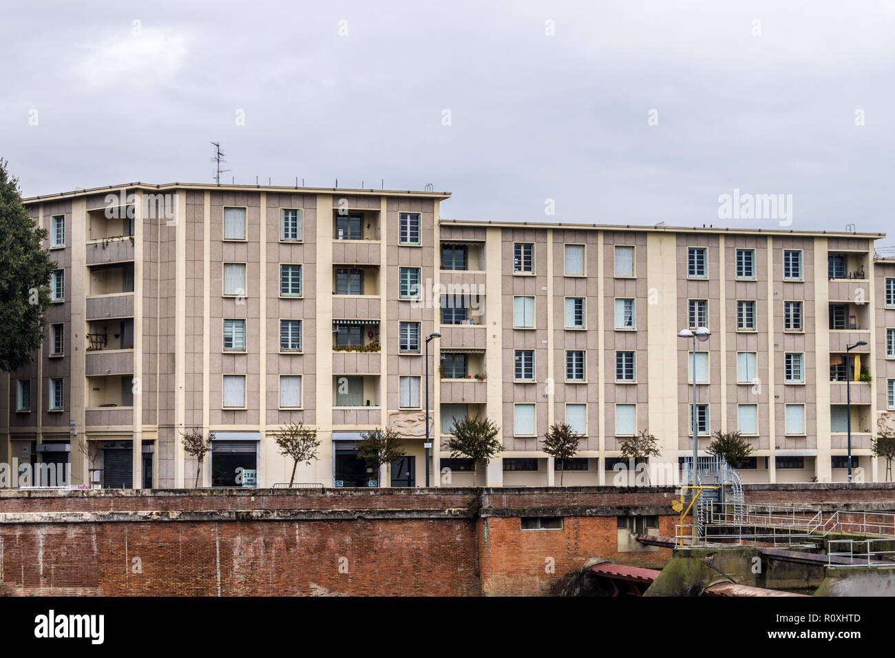 Cité du Port-Garaud, appartamento modernista blocco da Gioacchino & Pierre Gérard, 1958, Avenue Maurice Hauriou, Toulouse, Haute-Garonne, Occitanie, Francia Foto Stock
