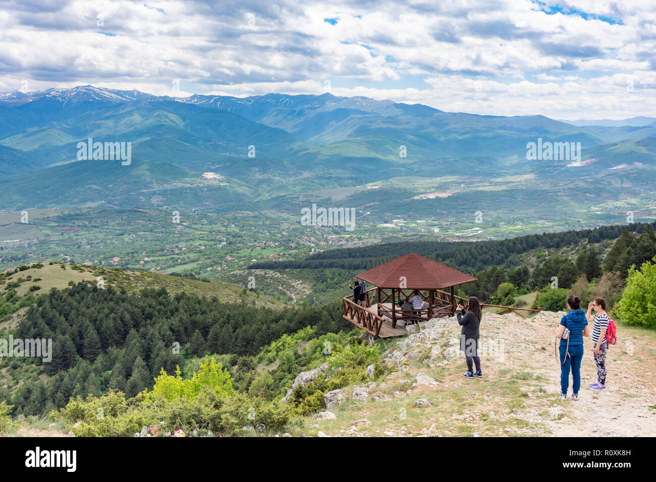 Vista della Valle di Skopje da Vodno Mountain, Skopje, Regione di Skopje, Repubblica di Macedonia del nord Foto Stock