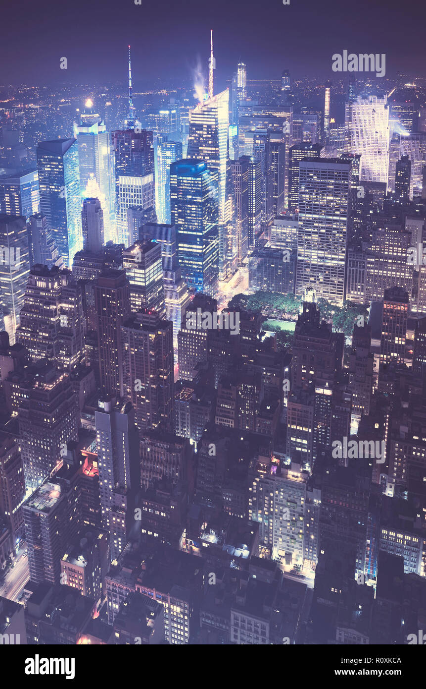 Manhattan di notte, vista dall'Empire State Building, dai toni di colore immagine, STATI UNITI D'AMERICA. Foto Stock