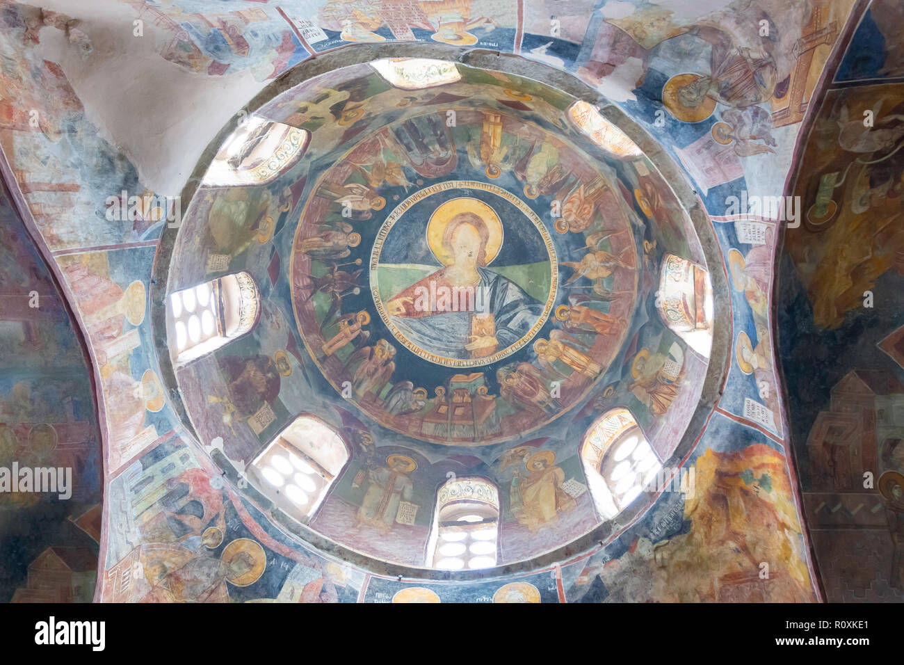 Gli affreschi sulla cupola a soffitto all'interno della chiesa bizantina di San Panteleimona, Gorno Nerezi, Skopje, Regione di Skopje, Repubblica di Macedonia del nord Foto Stock