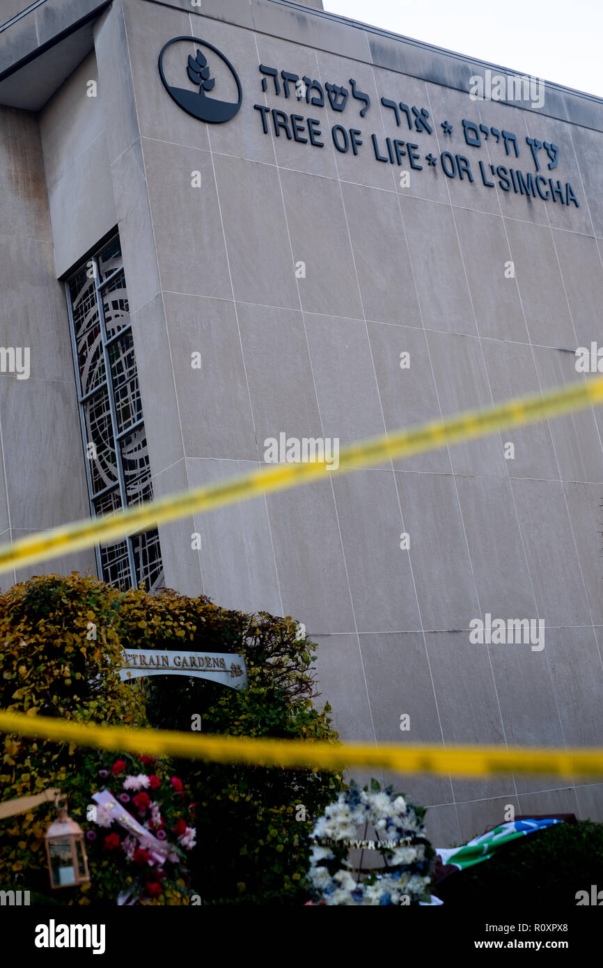 Albero della Vita sinagoga visto bloccato durante le elezioni di medio termine in Pittsburgh, PA all indomani dell'albero della vita tiri. Foto Stock