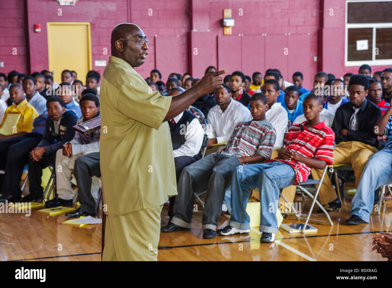 Miami Florida,Overtown,Overtown Youth Center,Summer Career Training Program,Assembly,Student students teen teenager teenagers Black man men maschio Foto Stock