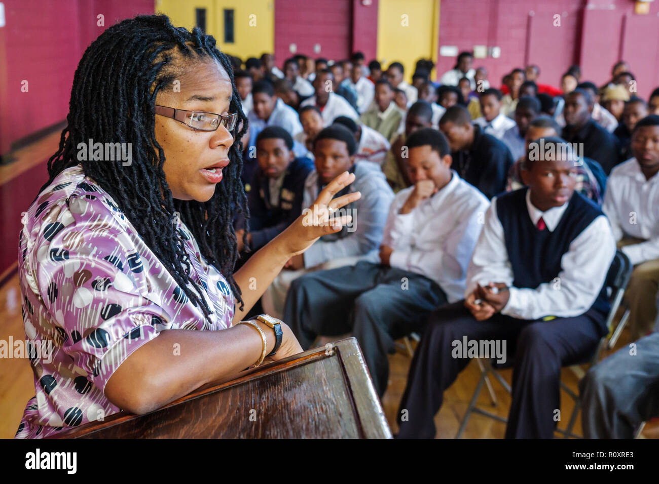 Miami Florida,Overtown,Overtown Youth Center,Summer Career Training Program,Assembly,Student students teen teenager teenagers Black woman female Foto Stock