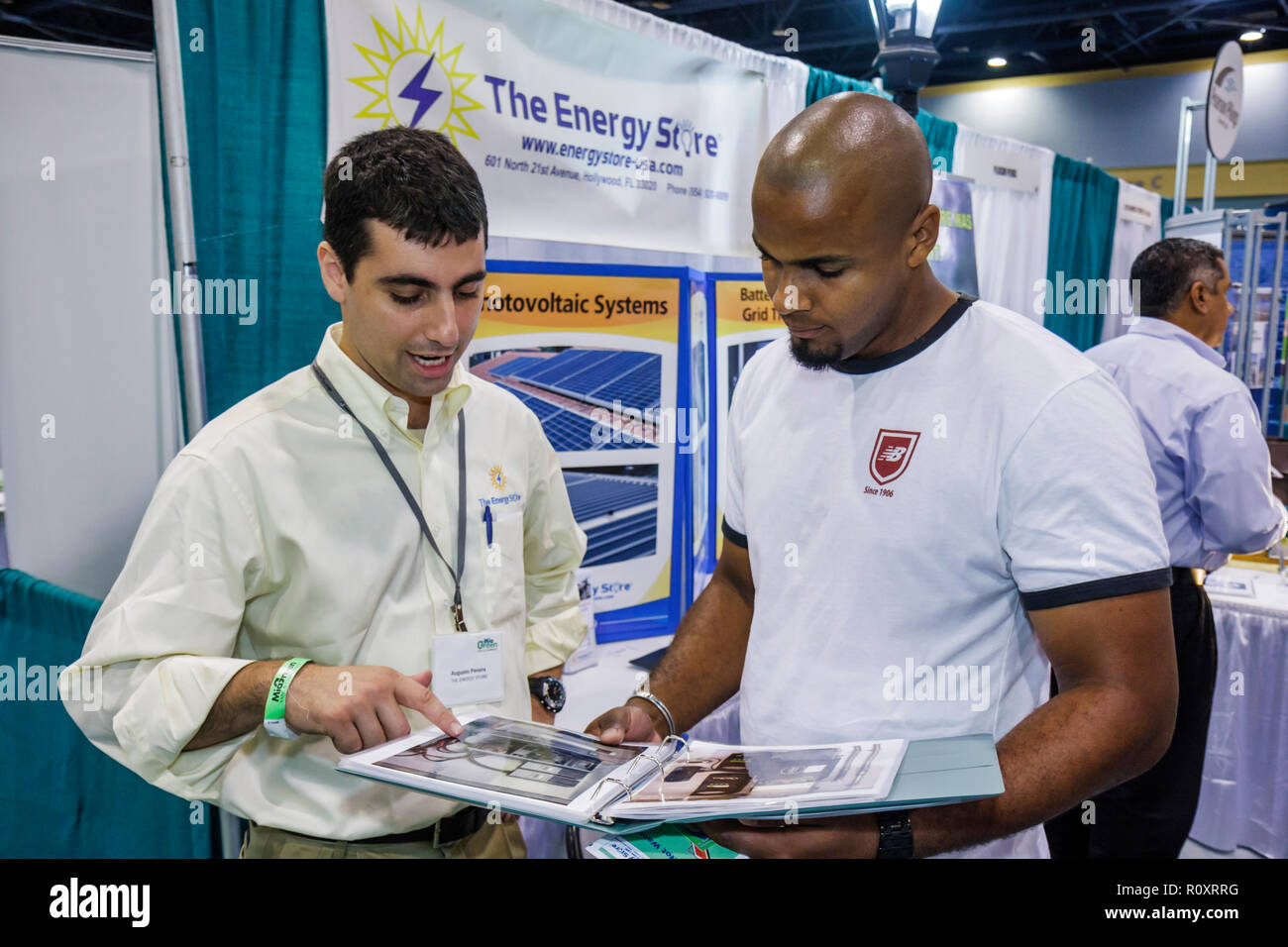 Miami Beach Florida,Centro Congressi,centro,MiaGreen Expo & Conference,Green Trade show,efficienza energetica,espositore,Energy Store,pannelli solari,FL09 Foto Stock