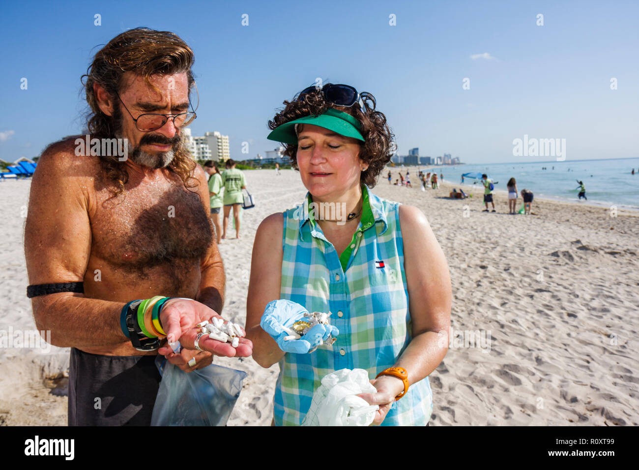 Miami Beach Florida,Oceano Atlantico spiaggia pubblica spiagge, litorale, ECOMB Big Sweep, ambiente, volontariato volontariato servizio comunità volontariato Foto Stock