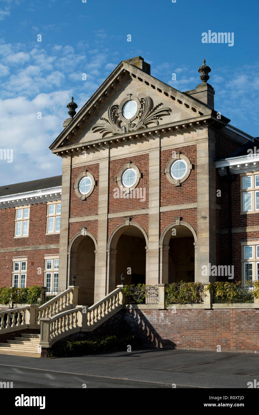 L'ex Hertford Hill Hospital, ora parte di Hatton Park zona residenziale, vicino a Warwick, Warwickshire, Regno Unito Foto Stock