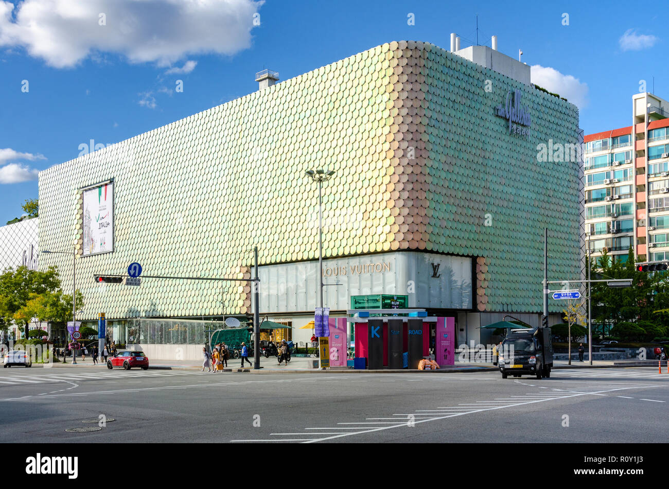 Una vista esterna del Centro Commerciale Galleria su Apgeuieong-ro in Gangnam di Seoul, Corea del Sud. Foto Stock
