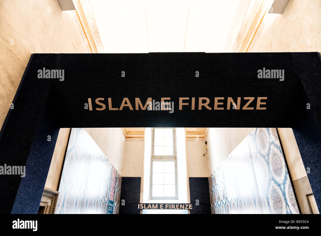 Firenze, Italia - 30 agosto 2018: Arte Islamica e Firenze dai Medici al XX secolo l'arte per mostre, mostra nella galleria degli Uffizi, galleria Foto Stock