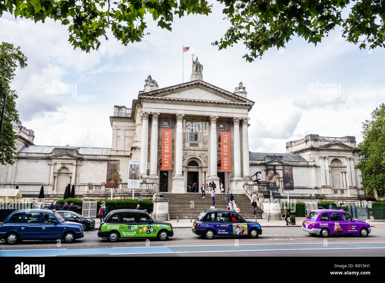 London England,UK,Westminster,Millbank,Tate Britain Art Museum gallery,ingresso esterno,ingresso gratuito,taxi taxi,Sidney Smith,stile neoclassico Foto Stock