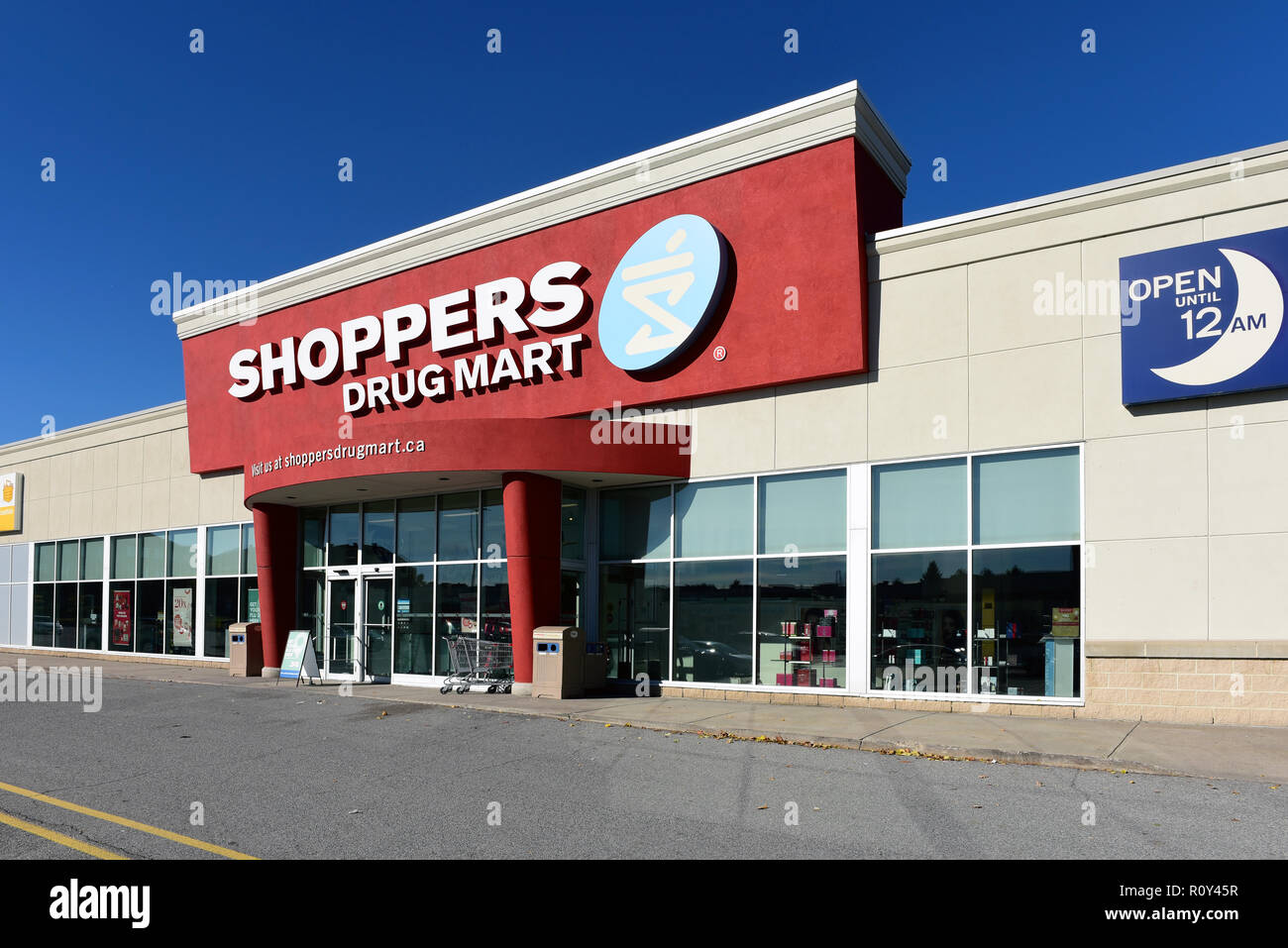 Ottawa, Canada - 3 Novembre 2018: Shopper's Drug Mart in Kanata, un sobborgo di Ottawa. La farmacia canadese è stata fondata nel 1962 ed ora ha più di 1300 Foto Stock