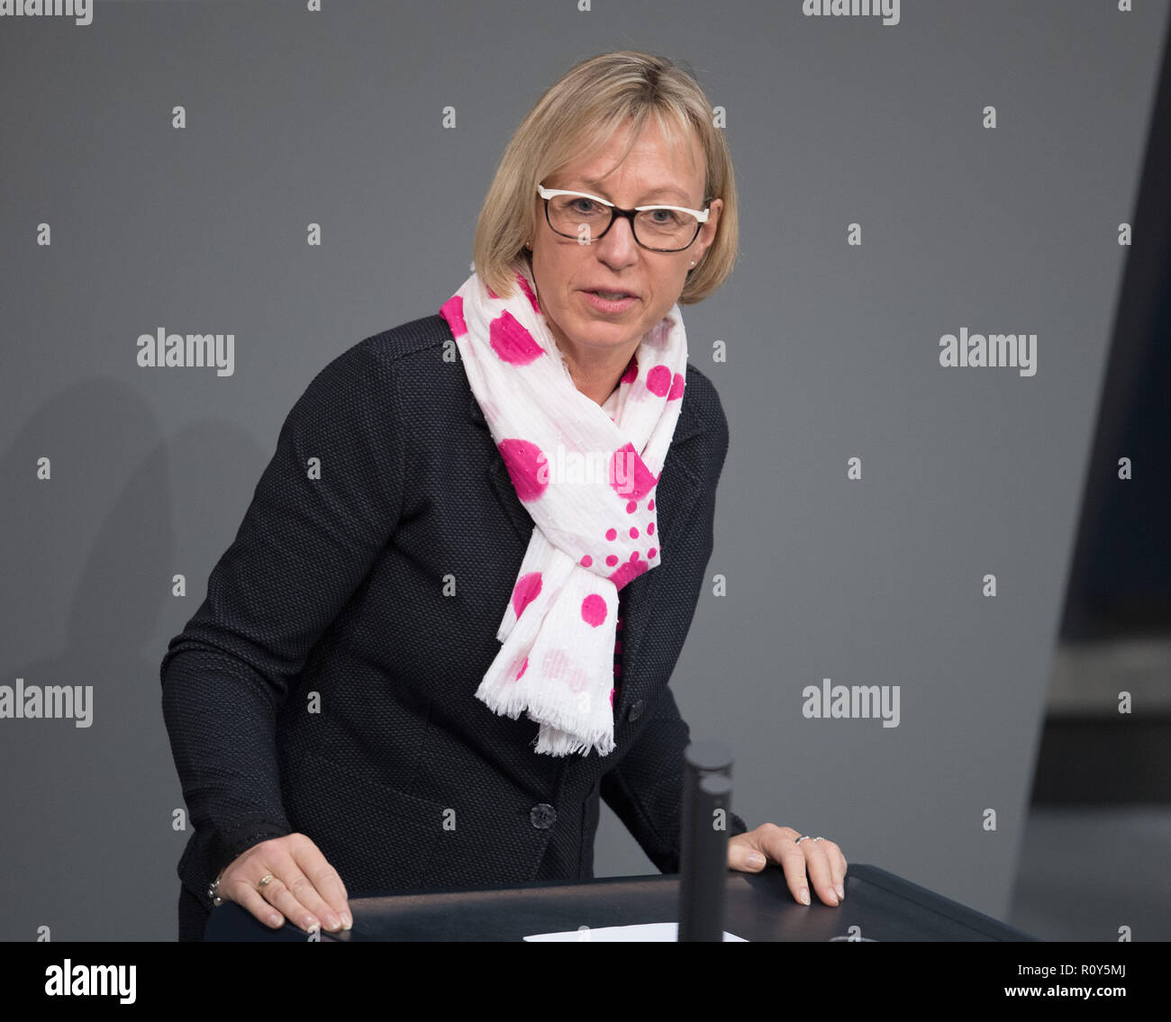 Berlino, Germania. 07 Nov, 2018. Petra Nicolaisen (CDU) parla durante la sessione del Bundestag nel dibattito sulla parità di condizioni di vita. Credito: Soeren Stache/dpa/Alamy Live News Foto Stock