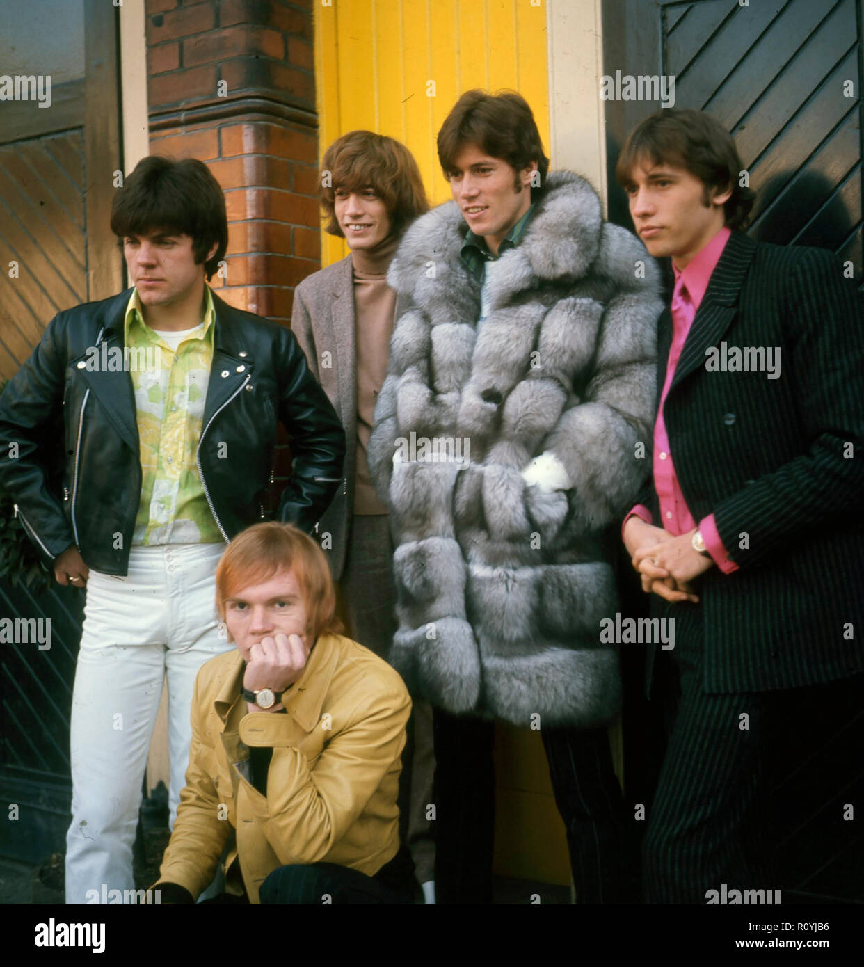 BEE GEES REGNO UNITO gruppo pop nel 1968. Da sinistra: Vince Melouney, Robin Gibb, Colin Peterson (inginocchiato) Barry Gibb, Maurice Gibb. Foto: Tony Gale Foto Stock