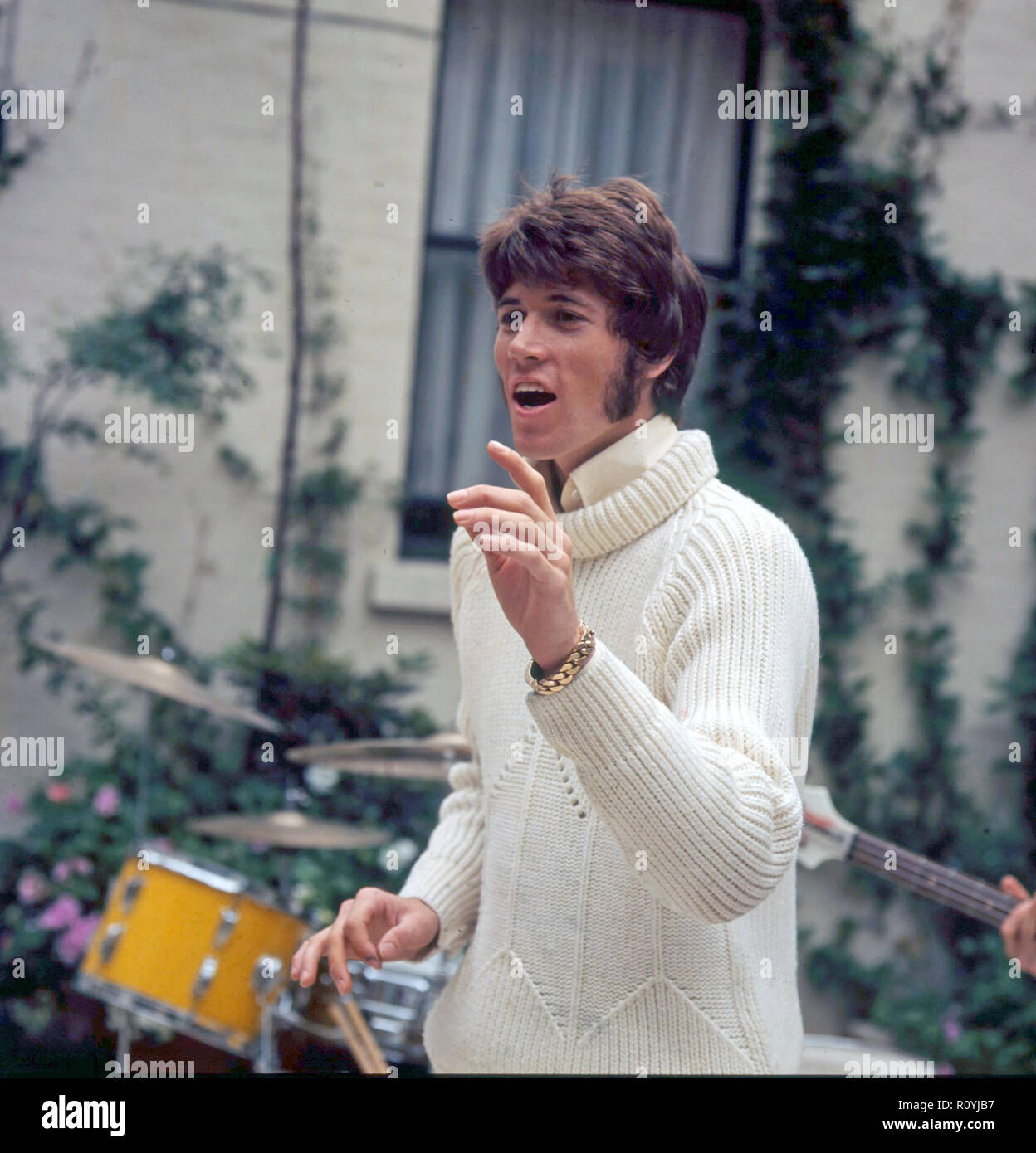 BEE GEES UK gruppo pop con Barry Gibb nel maggio 1968 durante la registrazione di un video su Londra giardino sul tetto del manager Robert Stigwood. Foto: Tony Gale Foto Stock
