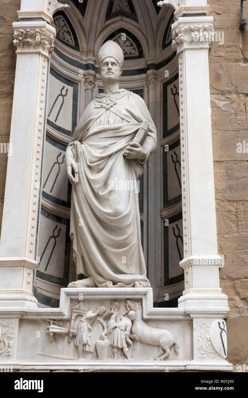 Statua di San Eligius al di fuori della Chiesa di Orsanmichele e Museo di Firenze, Italia Europa Foto Stock