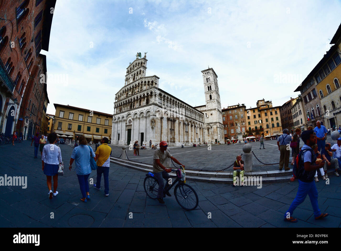 San Michele e Piazza San Michele in Foro, Cattolica romana chiesa basilica. Lucca e provincia di Lucca, Toscana, Italia, Europa Foto Stock