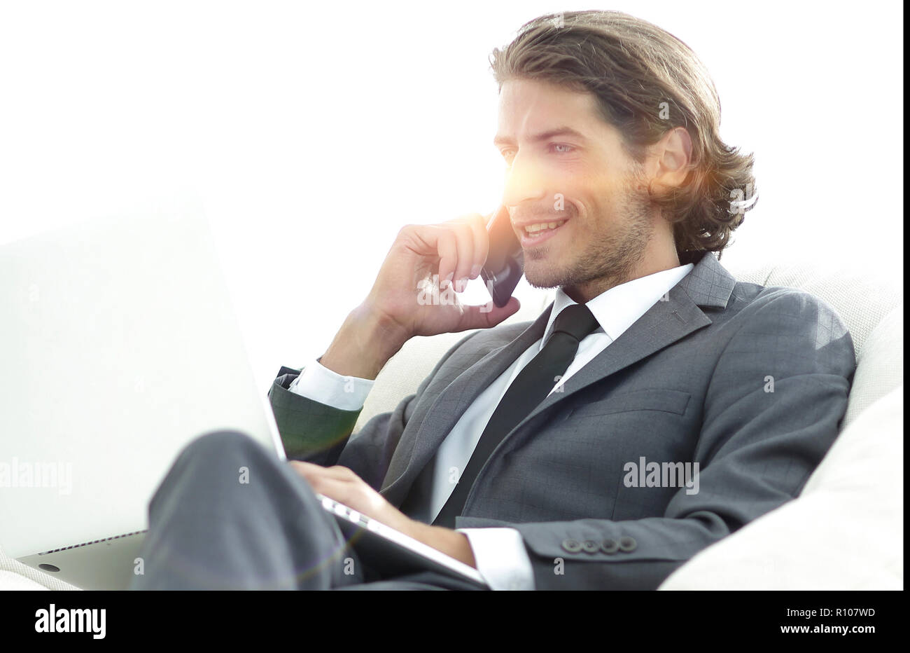 Imprenditore per risolvere problemi di business a casa. immagine sfocata Foto Stock