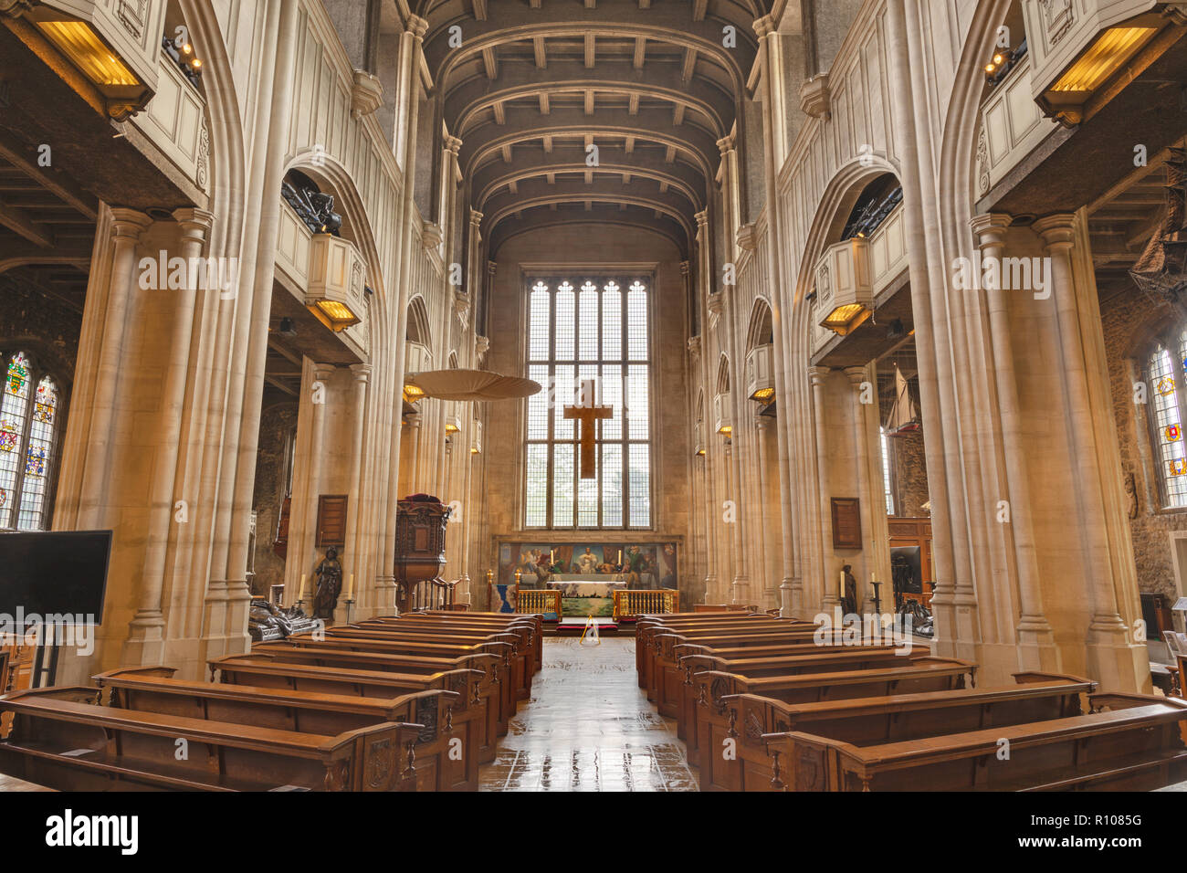Londra, Gran Bretagna - 17 settembre 2017: la navata della chiesa tutti Hallows. Foto Stock
