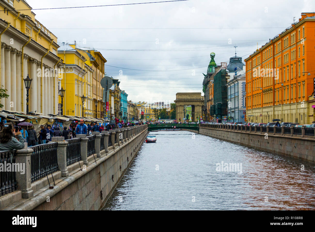 Moyka Canal San San Pietroburgo, Russo Sankt Peterburg, precedentemente (1914-24) Petrograd e (1924-91) Leningrado, la città e il porto, extreme northwestern Ru Foto Stock