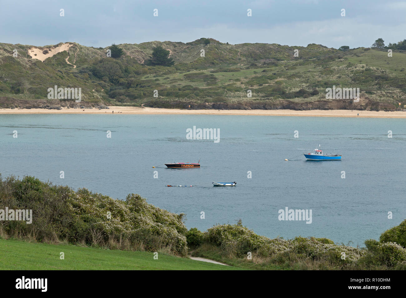 Barche off Padstow, Cornwall, Inghilterra, Gran Bretagna Foto Stock