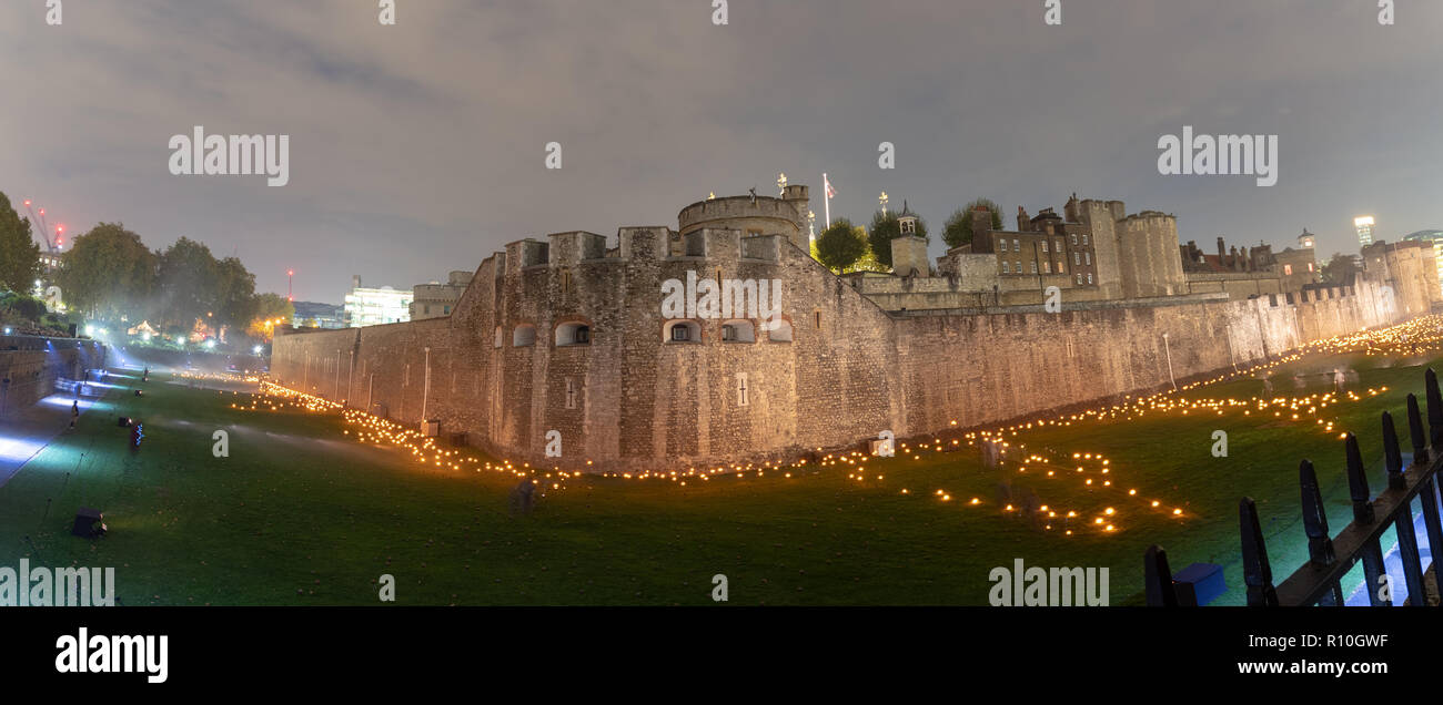 Luci 10000 presso la Torre di Londra. Ricordando le persone che sono morte nella guerra mondiale I. 2018 è il centesimo anno dopo la fine della guerra. Foto Stock