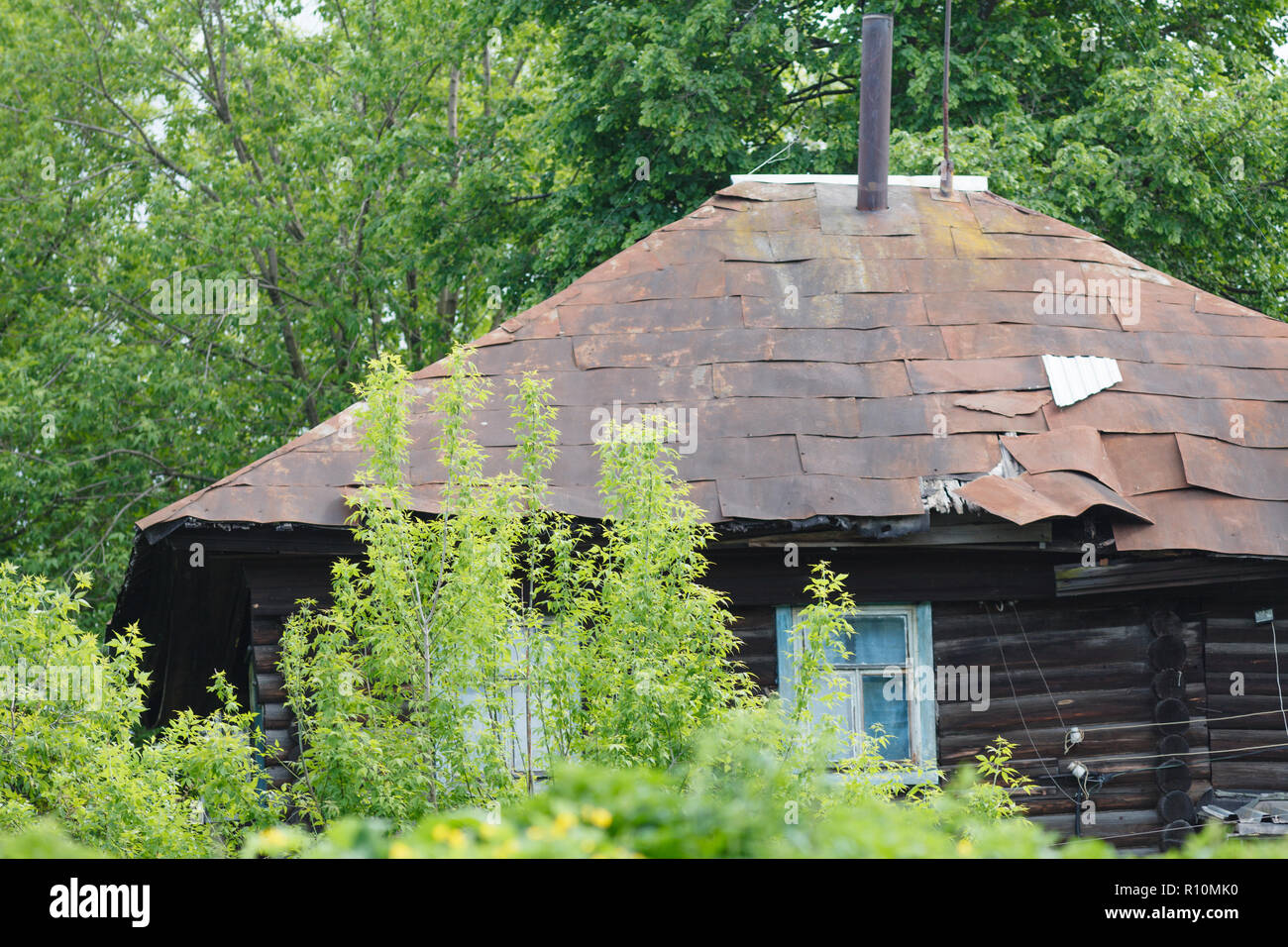 Vecchia casa in legno dimora di mendicanti Foto Stock