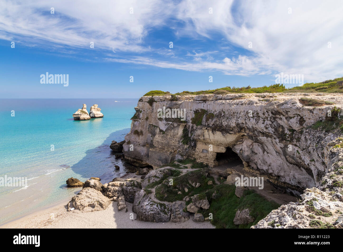 Le Due Sorelle Di Pile Di Fronte Al Litorale Di Torre Dell