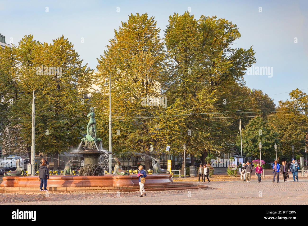 20 Settembre 2018: Helsinki, Finlandia - Havis Amanda statua, da Ville Vallgren, in piazza del mercato su una soleggiata giornata autunnale. Foto Stock