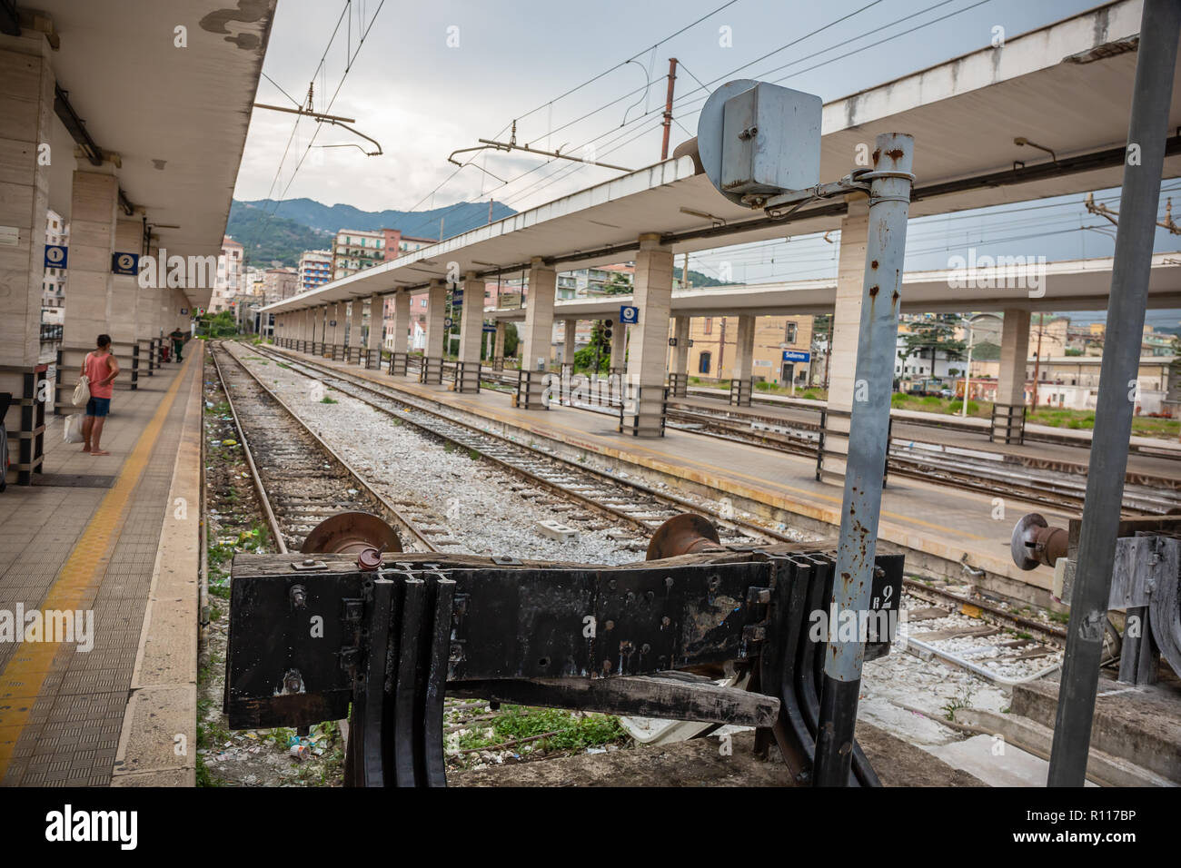 Salerno stazione ferroviaria Foto stock - Alamy